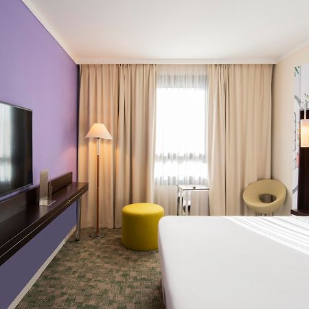 Hotel ibis Styles Evry Cathédrale Courcouronnes Exterior foto