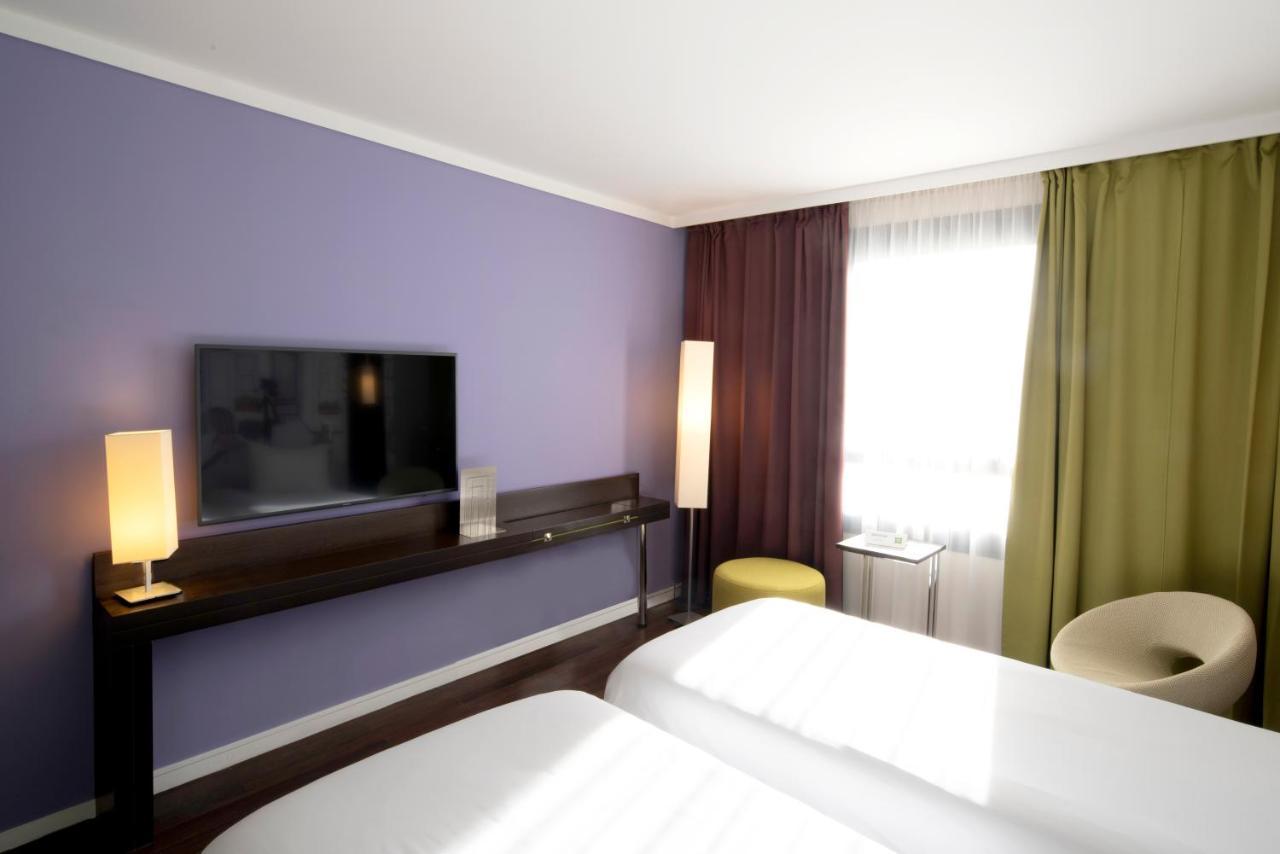 Hotel ibis Styles Evry Cathédrale Courcouronnes Exterior foto